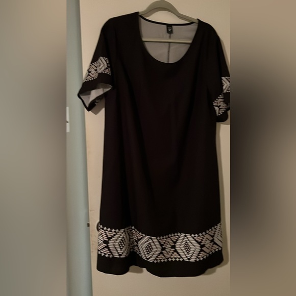 SHEIN Dresses & Skirts - SHEIN Black and White Midi Dress